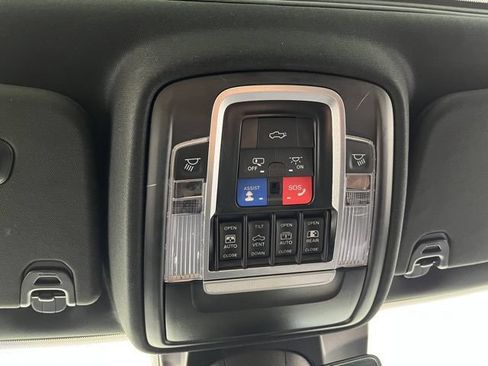 Used 2023 RAM 1500 Laramie AWD/4WD image 32
