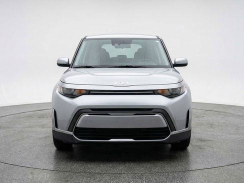 Used 2025 Kia Soul LX w/ LX Technology Package FWD image 2