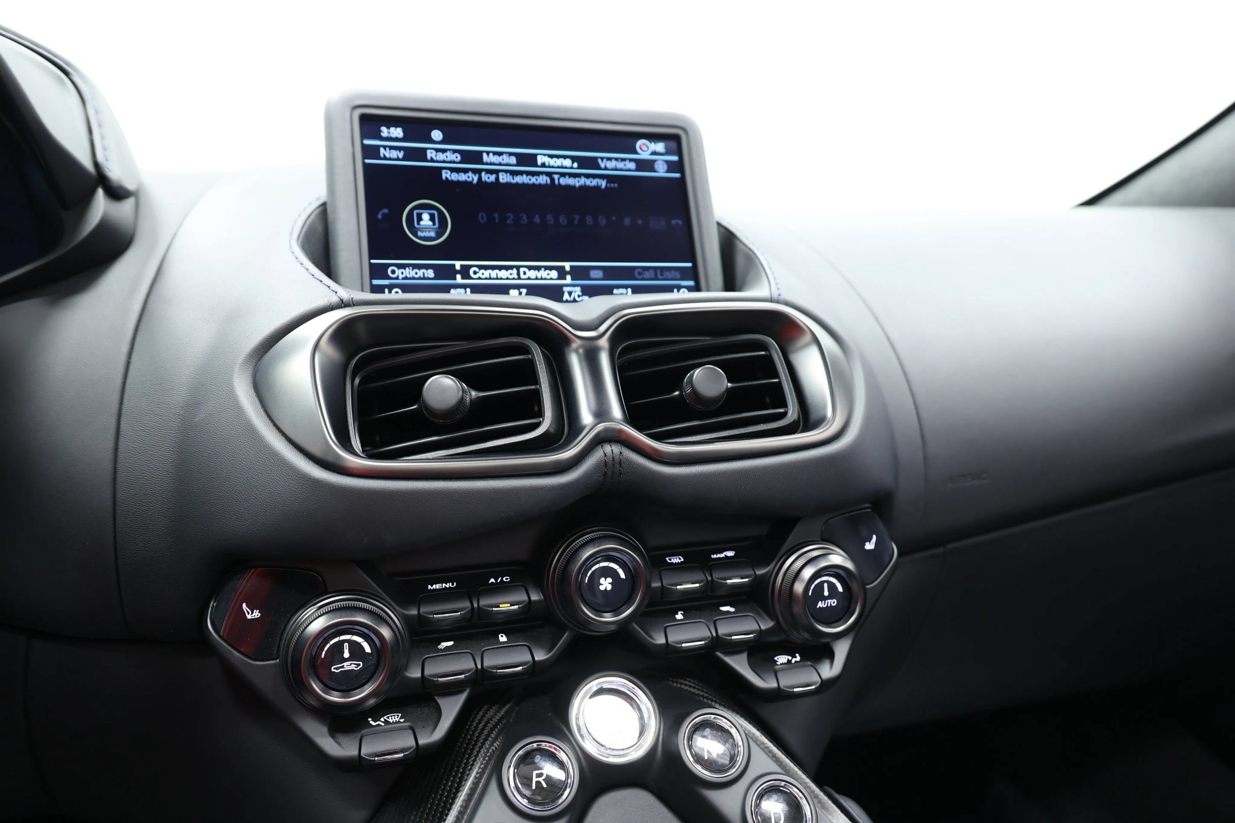 Used 2023 Aston Martin V8 Vantage Roadster RWD image 32