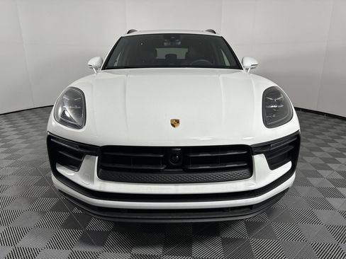 Certified 2025 Porsche Macan image 6