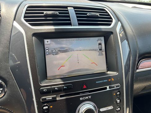 Used 2018 Ford Explorer Platinum AWD/4WD image 29