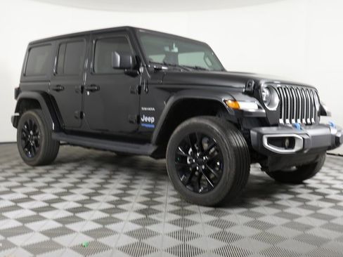 Used 2022 Jeep Wrangler Unlimited Sahara image 3
