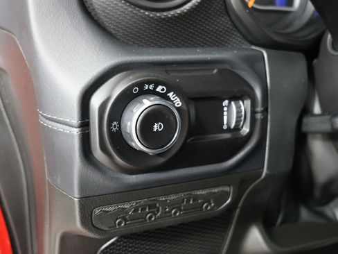Used 2025 Jeep Wrangler Unlimited Rubicon AWD/4WD image 24