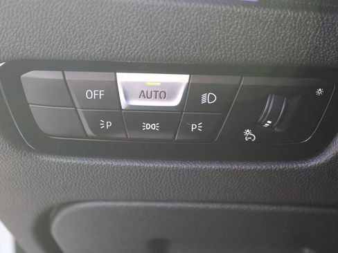 Used 2021 BMW 330i Sedan w/ Premium Package image 27