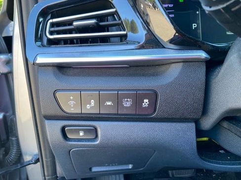 Used 2022 Kia Niro Touring Special Edition FWD image 24