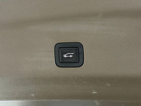 Used 2023 GMC Yukon Denali RWD image 43