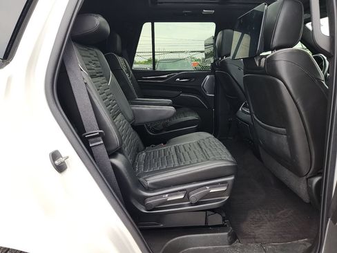 Used 2022 Cadillac Escalade Sport Platinum w/ LPO, ONYX Package AWD/4WD image 9
