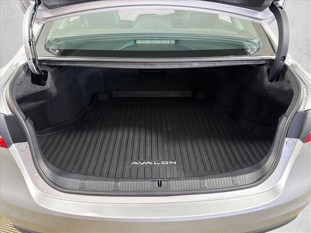 Used 2014 Toyota Avalon Limited w/ Technology Package FWD image 20