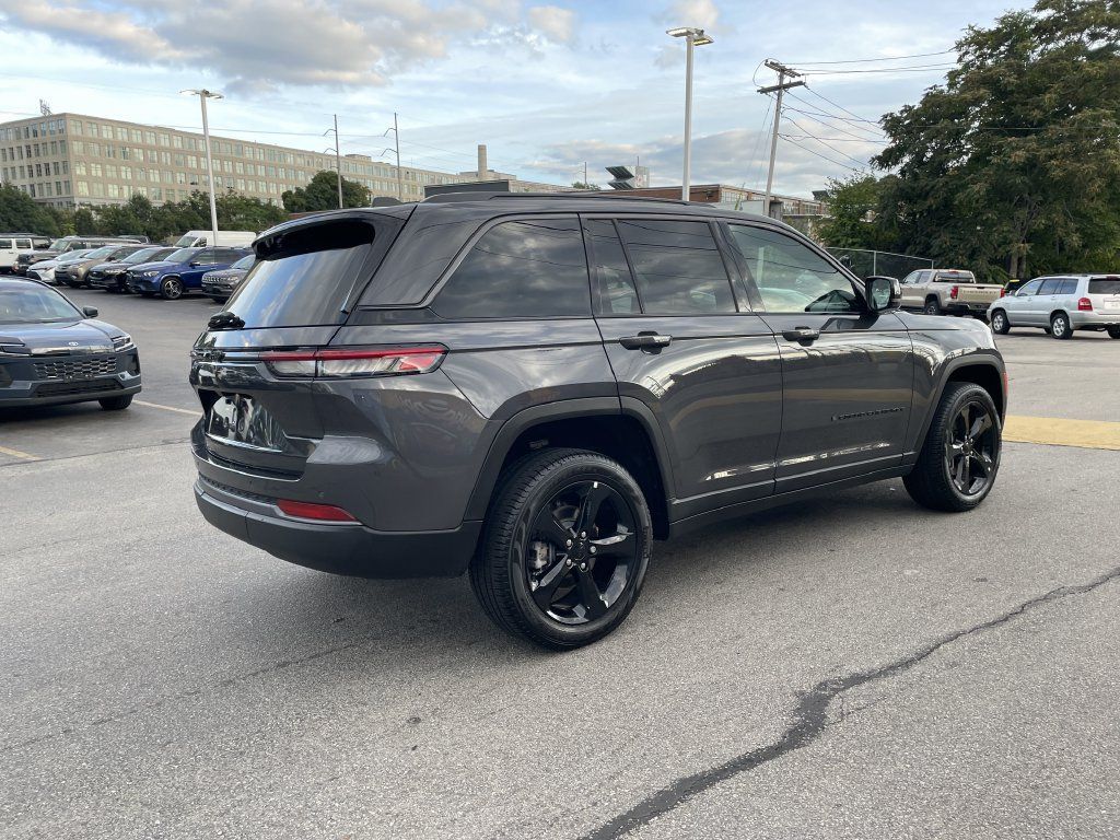 Used 2026 Jeep Grand Cherokee Limited w/ Limited Altitude Package AWD/4WD image 8