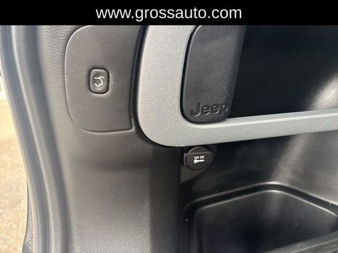Used 2018 Jeep Cherokee Limited AWD/4WD image 23