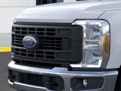 New 2026 Ford F250 XL w/ XL Chrome Package image 20