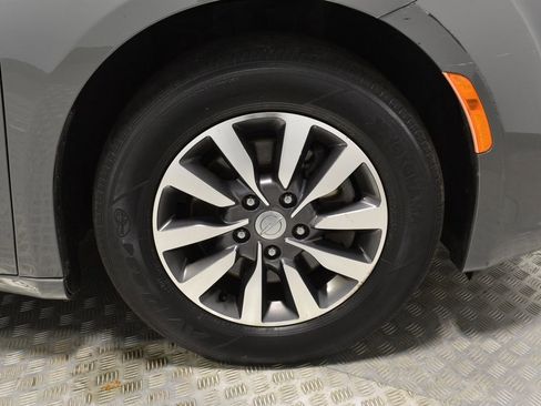 Used 2020 Chrysler Pacifica Touring-L Plus image 36