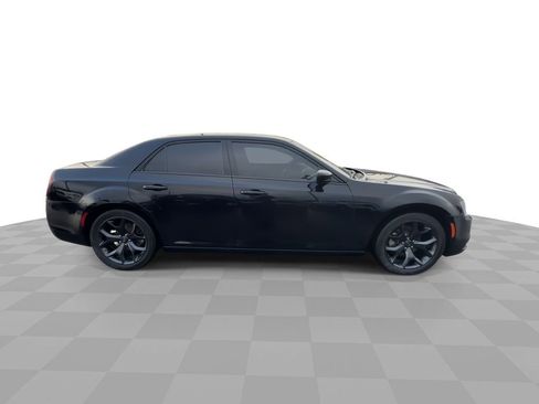 Used 2023 Chrysler 300 Touring w/ Sport Appearance Package image 9