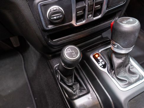 Used 2020 Jeep Wrangler Unlimited Sahara AWD/4WD image 23