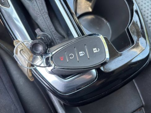 Used 2025 Chevrolet Trax LT w/ LT Convenience Package FWD image 19