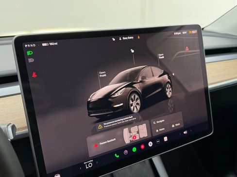 Used 2024 Tesla Model Y 2WD image 21
