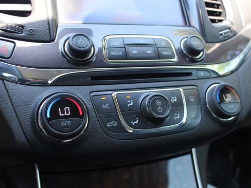 Used 2014 Chevrolet Impala LT w/ Convenience Package FWD image 25