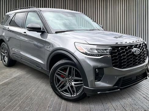 Used 2025 Ford Explorer ST-Line image 11