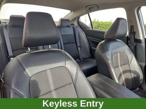 Used 2024 Nissan Altima 2.5 SR FWD image 8
