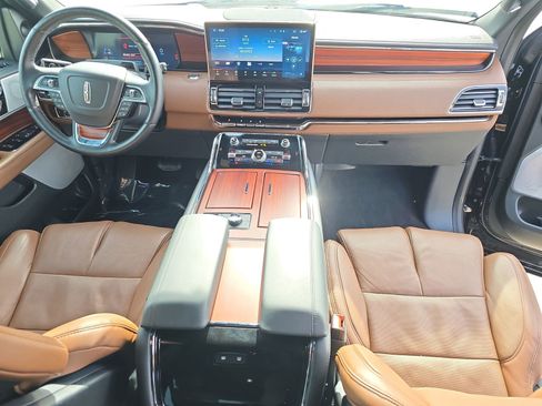 Used 2024 Lincoln Navigator Reserve image 9