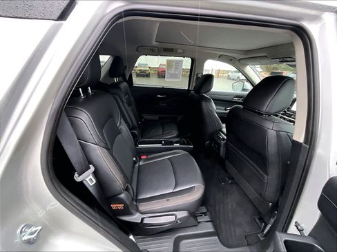 Used 2024 Nissan Pathfinder SL w/ SL Premium Package image 16