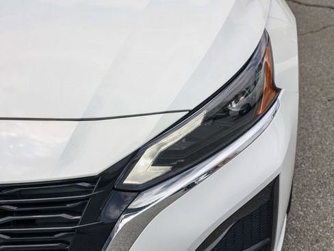 Used 2024 Nissan Altima 2.5 S FWD image 10