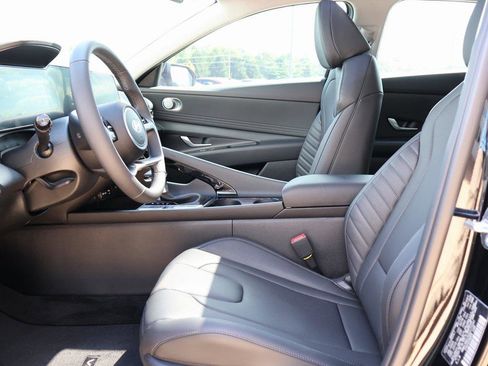 New 2025 Hyundai Elantra Limited image 23
