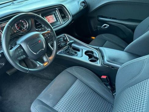 Used 2016 Dodge Challenger SXT image 10