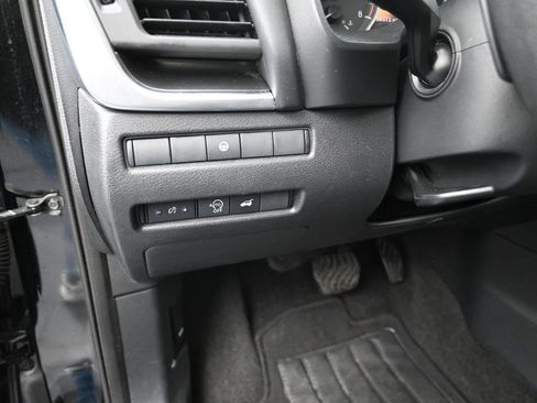 Used 2024 Nissan Rogue SV image 12