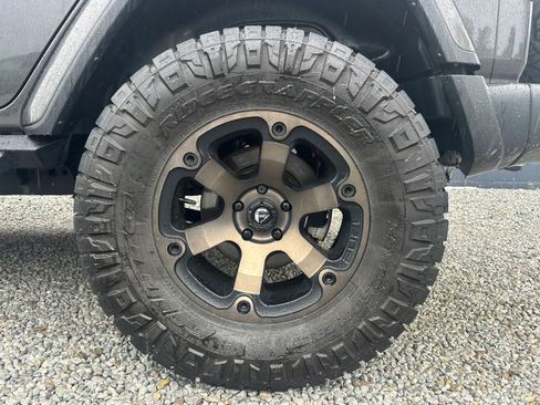Used 2019 Jeep Wrangler Unlimited Sahara AWD/4WD image 2