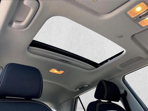 Used 2024 Hyundai Venue SEL image 17