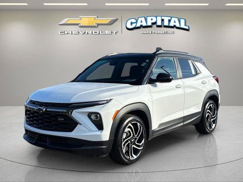 Used 2024 Chevrolet TrailBlazer RS w/ Driver Confidence Package FWD image 3