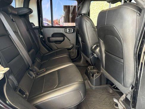 Used 2023 Jeep Gladiator Sport AWD/4WD image 16