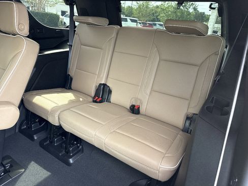 Used 2024 Chevrolet Tahoe Premier w/ Advanced Technology Package RWD image 12