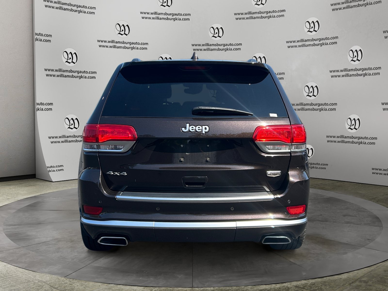 Used 2017 Jeep Grand Cherokee Summit w/ Platinum Series Group AWD/4WD image 4