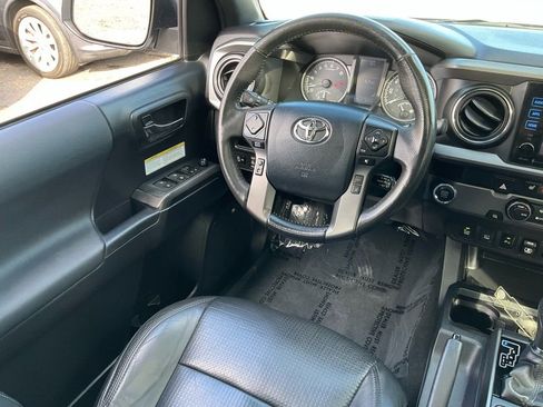 Used 2019 Toyota Tacoma TRD Off-Road w/ TRD Premium Off Road Package image 36
