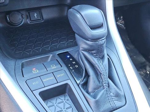 Used 2020 Toyota RAV4 LE w/ All Weather Liner Package image 17