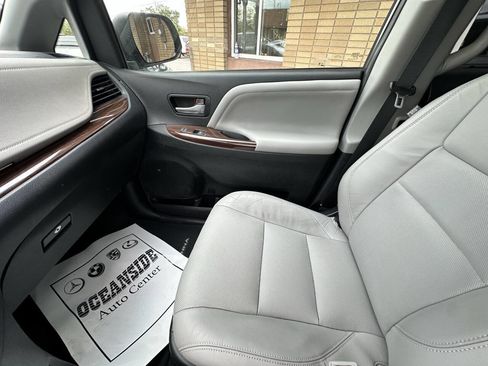 Used 2015 Toyota Sienna Limited Premium image 11
