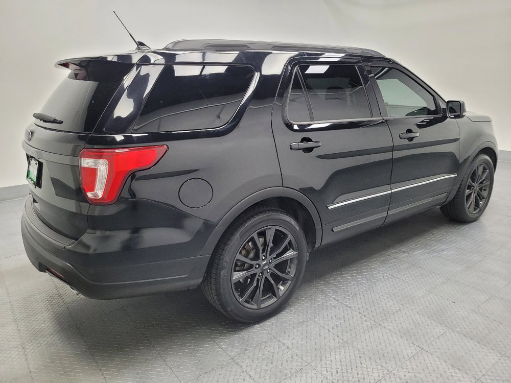 Used 2018 Ford Explorer XLT w/ Equipment Group 202A FWD image 10