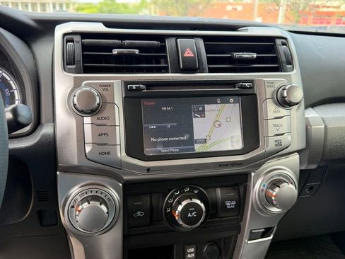 Used 2018 Toyota 4Runner SR5 AWD/4WD image 19