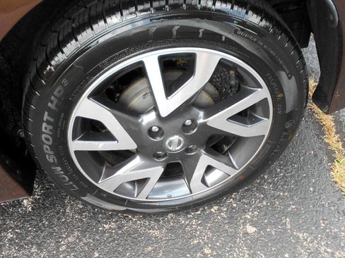 Used 2017 Nissan Versa Note SR w/ SR Tech Package FWD image 25
