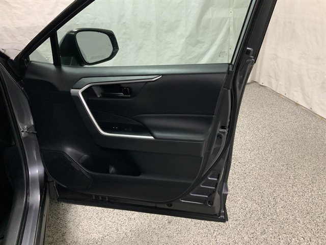 Used 2021 Toyota RAV4 LE AWD/4WD image 21