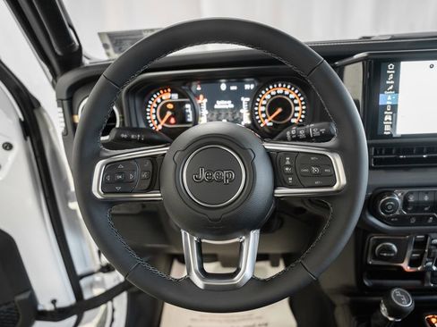 New 2026 Jeep Wrangler Unlimited Sahara AWD/4WD image 31