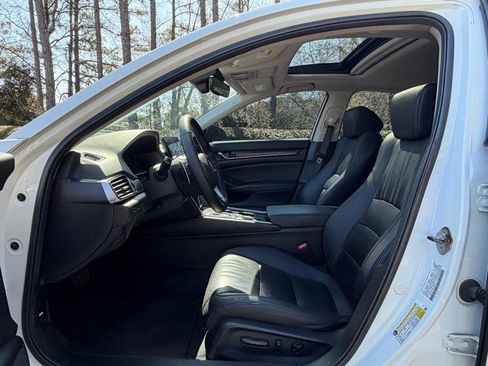 Used 2019 Honda Accord Touring image 19