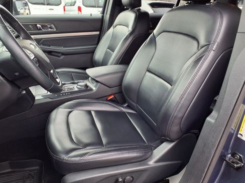 Used 2019 Ford Explorer XLT w/ Equipment Group 202A image 4