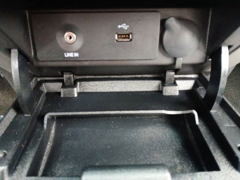 Used 2013 Ford F150 XLT w/ XLT Chrome Pkg image 5