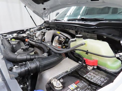 Used 2025 Ford F450 Platinum w/ FX4 Off-Road Package image 26