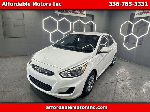 Used 2017 Hyundai Accent SE image 1