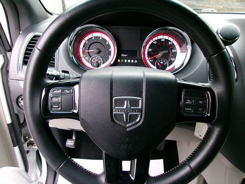 Used 2017 Dodge Grand Caravan SXT image 20