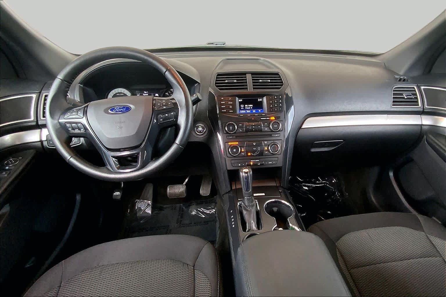 Used 2017 Ford Explorer XLT FWD image 15